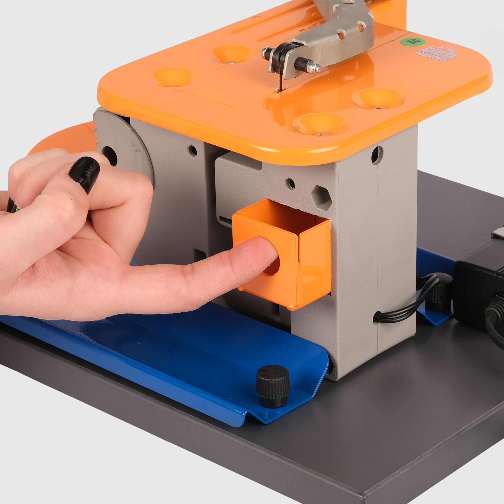 Přímočará pila s bruskou