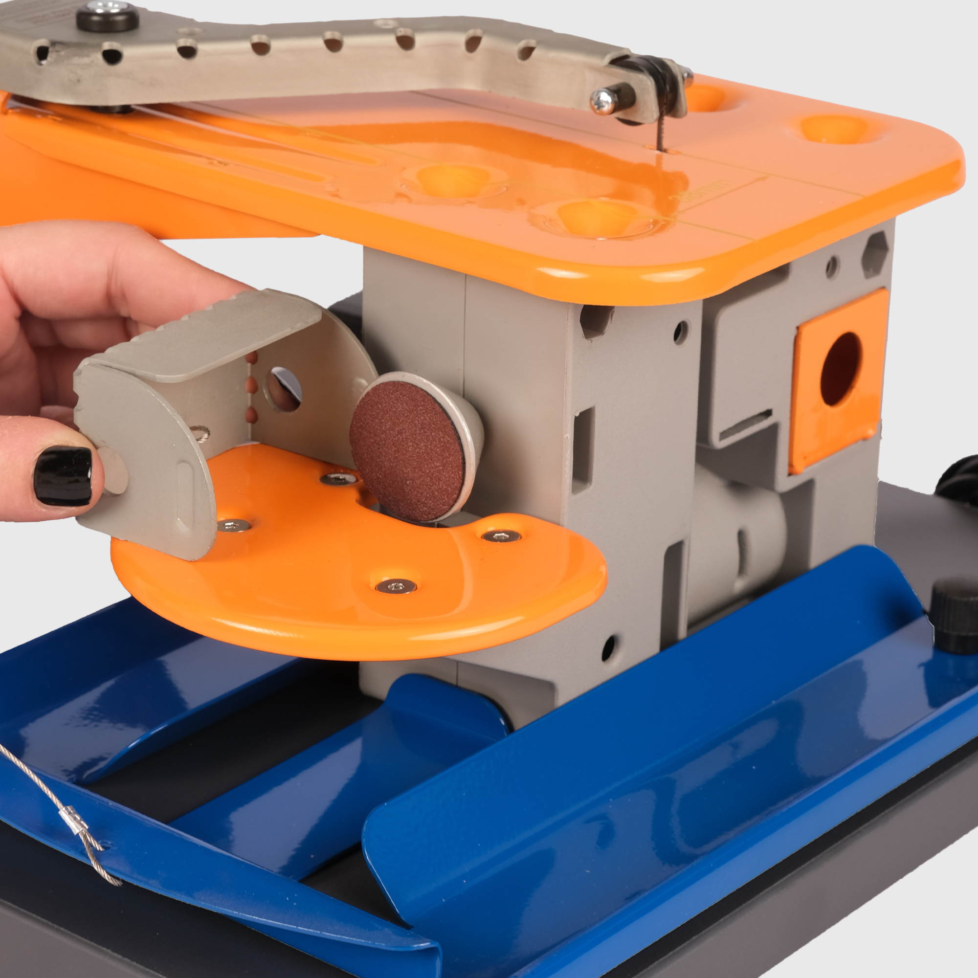 Přímočará pila s bruskou