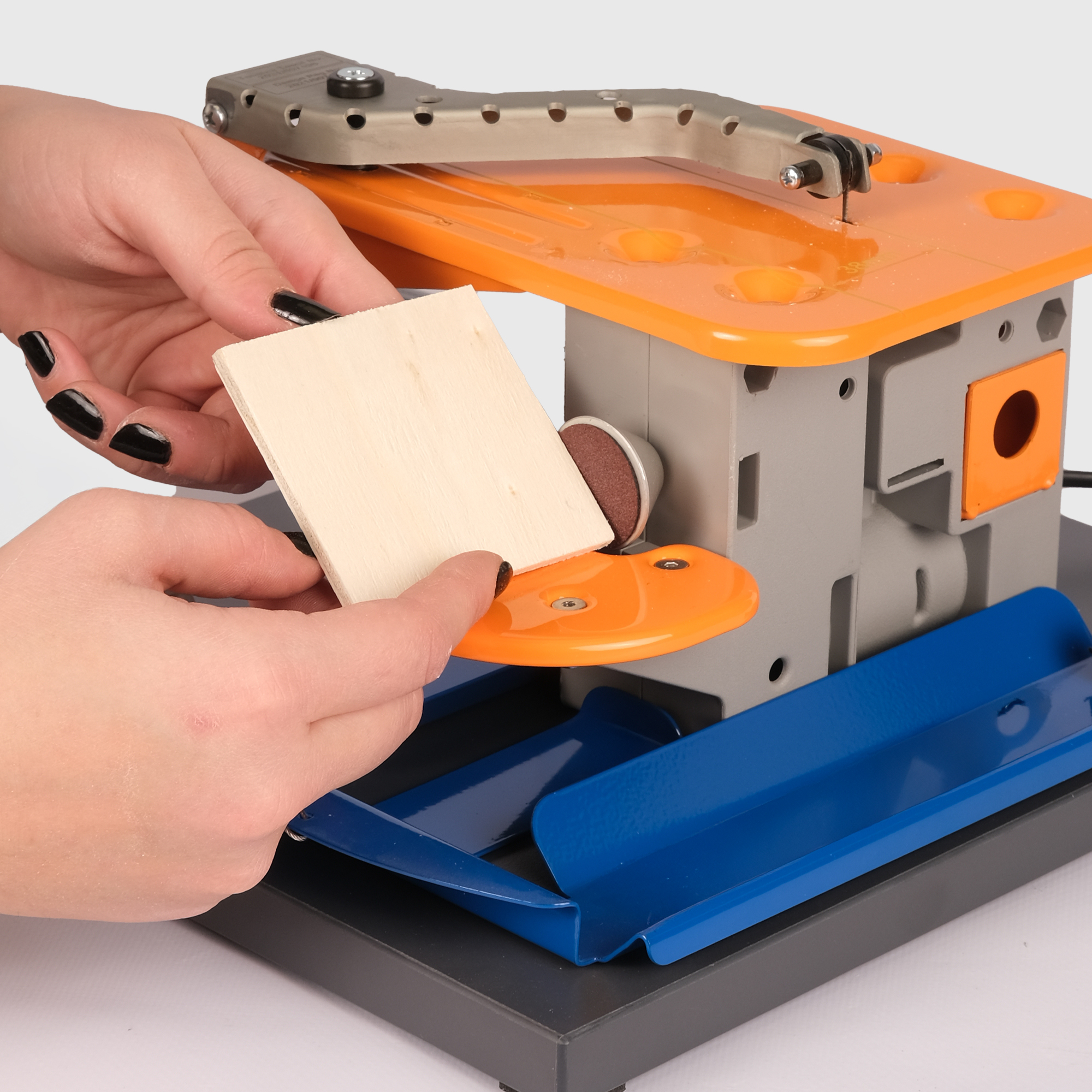 Přímočará pila s bruskou